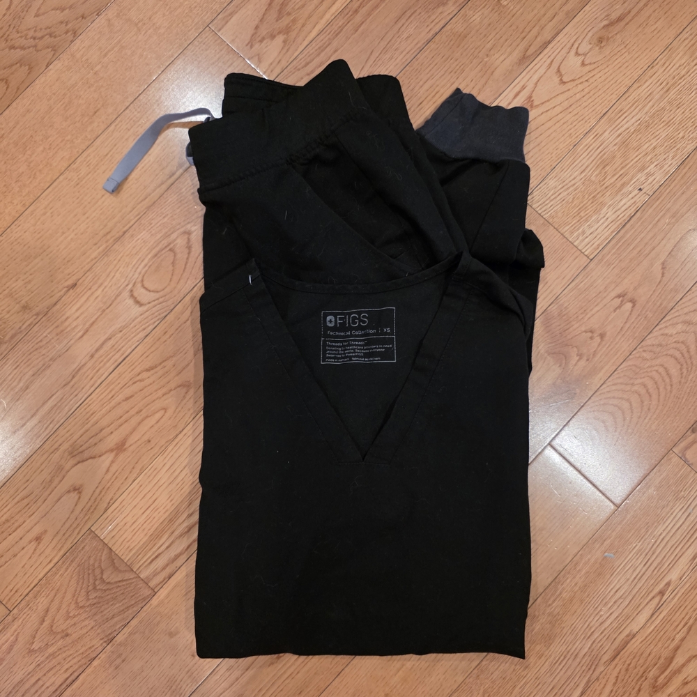 Figs Black Scrub Set